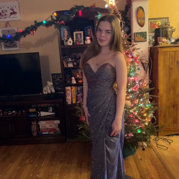 Elegant Sparkling Gown - Picture 2 of 3